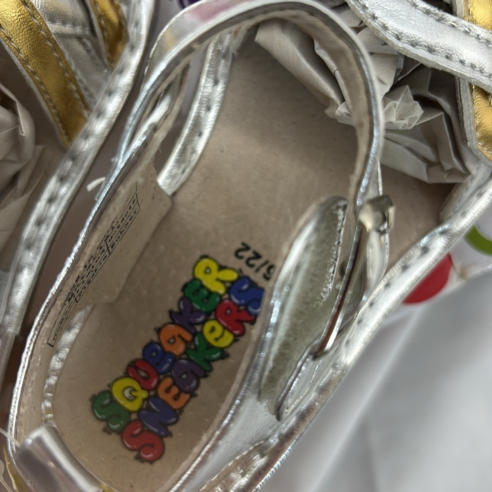 Squeaker Sneaker easy on squeaking Silver and Gold Kids teaching Sandals 6 - Picture 8 of 13